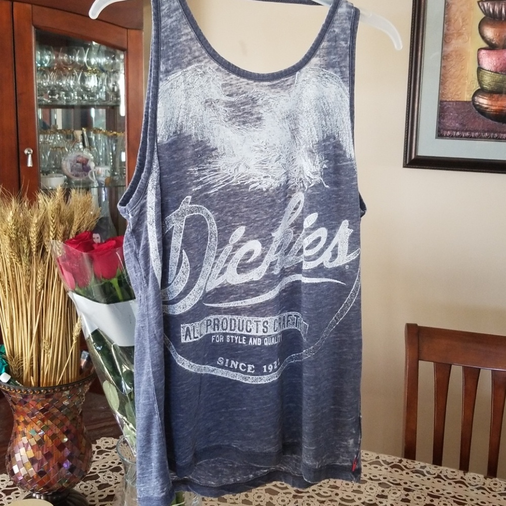 Sz Medium cropped back tshirt